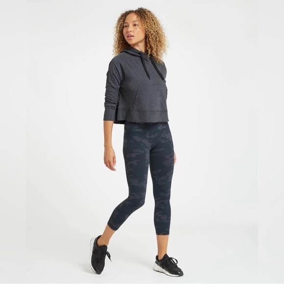 Spanx Black Camo Seamless Look At Me Now Cropped Legging Size L - Picture 1 of 12